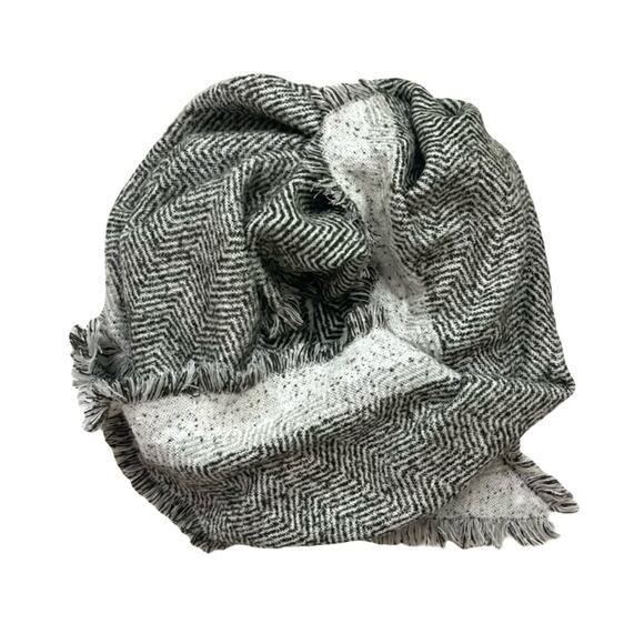 Ann Taylor Chevron Blanket Scarf - Picture 1 of 5
